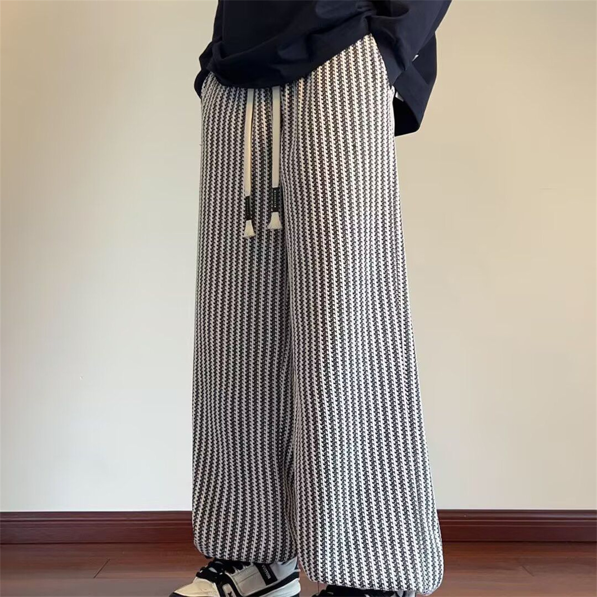 Mens Fashion Trend 2026 - 2026年夏新作 メンズストライプ柄カジュアルパンツ ルーズワイドレッグストレートパンツ ファッション性の高い万能レジャートレンド