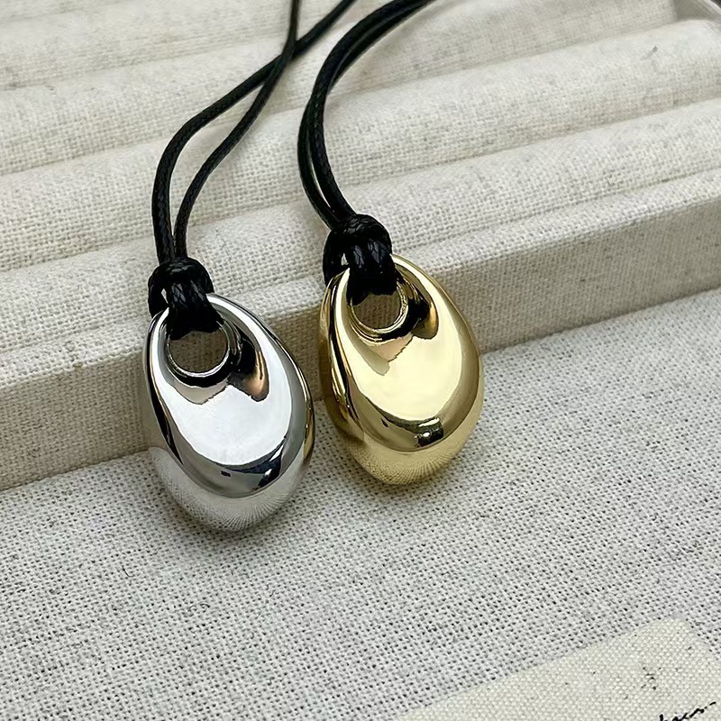 韓国黒皮ロープシルバーカラービーンペンダントネックレス女性男 - Mens Fashion Trend 2026 のレビューと価格